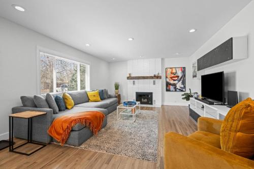 6224 S Datura St 6224 S Datura St