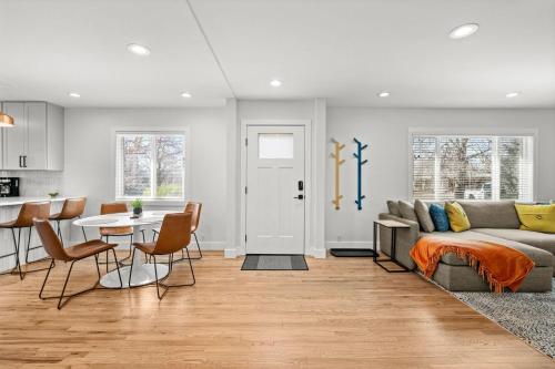 6224 S Datura St 6224 S Datura St