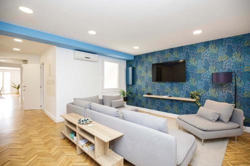 Three-Bedroom Apartment with Balcony image 6