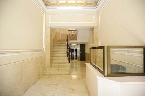 Three-Bedroom Apartment with Balcony image 5