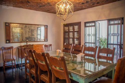 5Br House 4 Blocks away to the Parish 7 min walk in San Miguel de Allende, Mexico