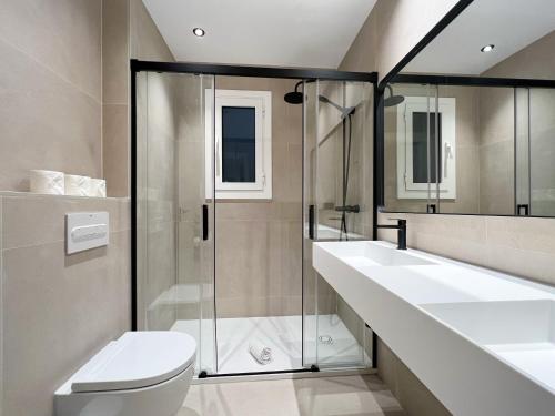 Four-Bedroom Deluxe Apartment image 10