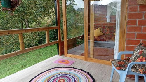 balkon/terras, Green Bamboo Lodge in Cosanga