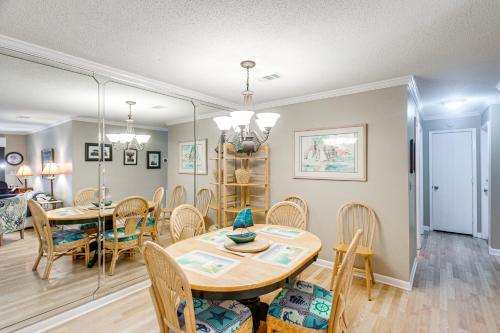 Amenity-Rich St Simons Condo 1 Mi to Beaches! - image 7