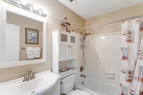 Amenity-Rich St Simons Condo 1 Mi to Beaches! - image 3