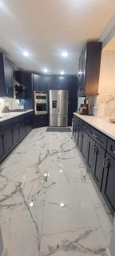 Huge Family House 12 miles from NYC4BathParking in Belleville (NJ)