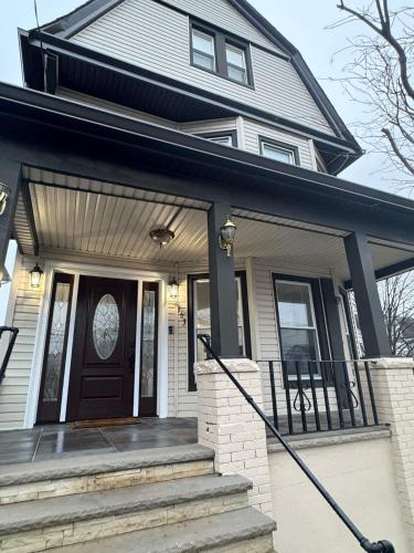 Huge Family House 12 miles from NYC4BathParking in Belleville (NJ)