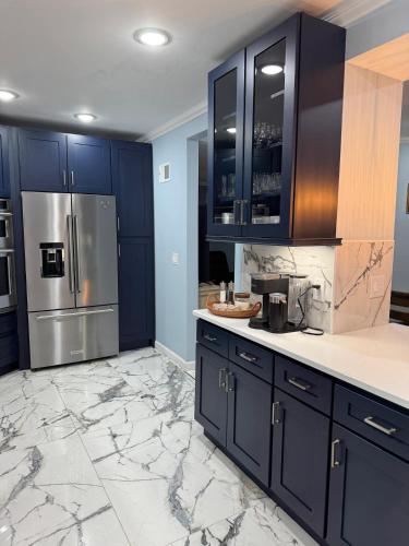Huge Family House 12 miles from NYC4BathParking in Belleville (NJ)