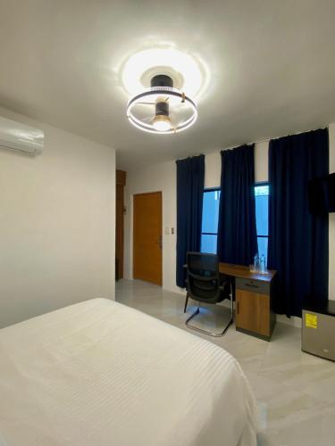 Standard Queen Room image 5