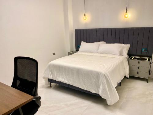 Standard Queen Room image 4