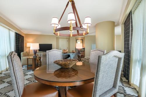 561067059 Omni Fort Worth Hotel