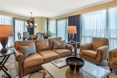 561067064 Omni Fort Worth Hotel