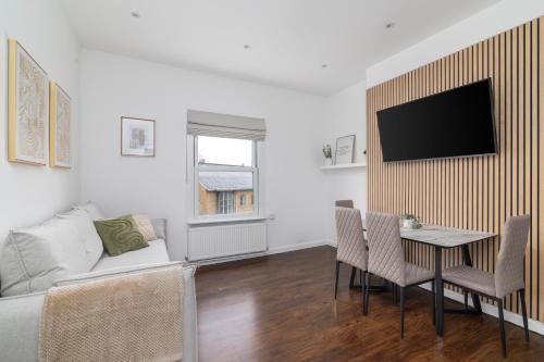 Cosy Apartment in Queens Park, Londra