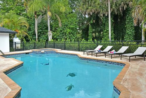 Cozy home with big pool in Wellington! in Wellington, USA