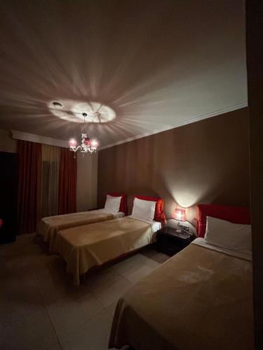 3 twin beds
