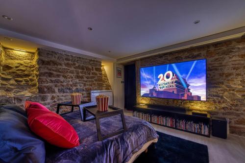 Movie Room Immersion unique et atmosphère cosy assurée, Lione