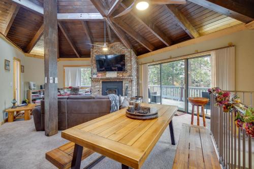 Big Bear Cabin with Hot Tub 3 Mi to Skiing! in Big Bear Lake, USA
