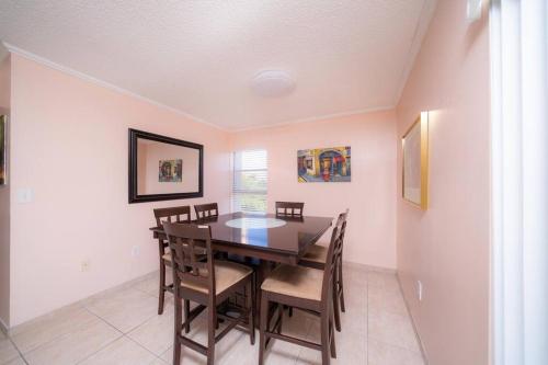 Enjoy Fully Equipped 2BR Condo Near The Beach in Sunny Isles Beach, USA