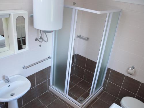 2 bedrooms, 4 beds