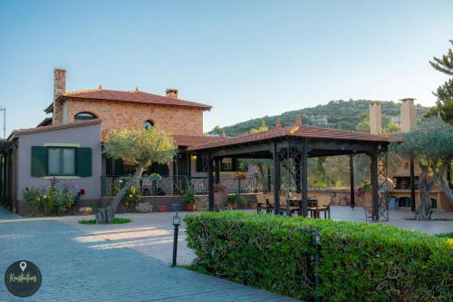 Luxury House with huge garden - Near "Mavra Volia" Beach gîte à louer Vroulidhia