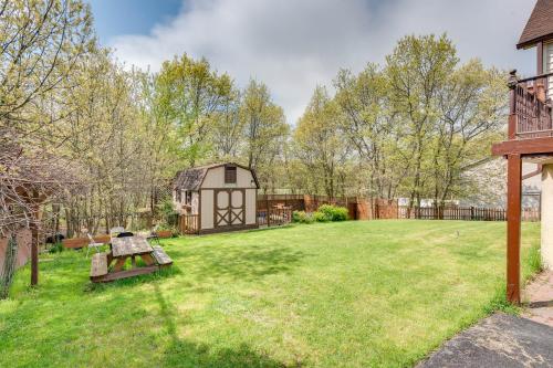 Long Pond Getaway with Lake Access! in Long Pond, USA