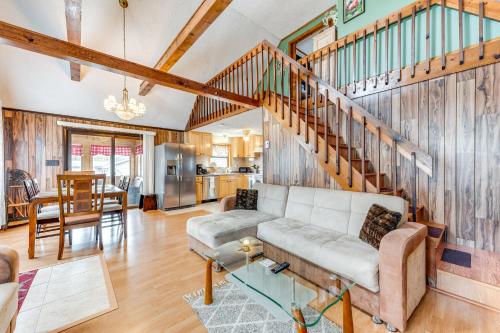 Long Pond Getaway with Lake Access! in Long Pond, USA