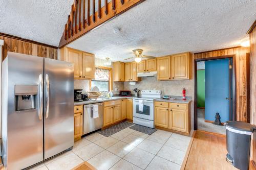 Long Pond Getaway with Lake Access! in Long Pond, USA