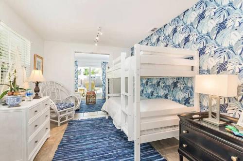 Palm Beach Oasis 3bd2ba With Heated Pool in West Palm Beach, USA