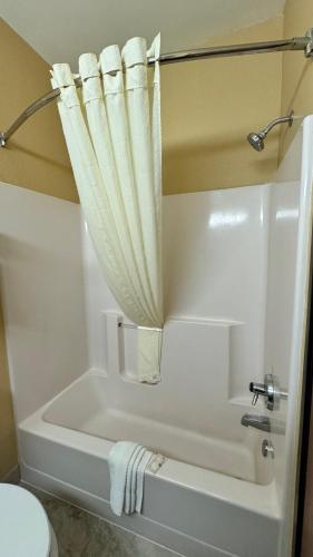 Quality Inn & Suites Quality Inn & Suites