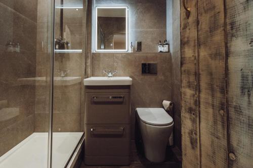 561128466 South Causey Inn