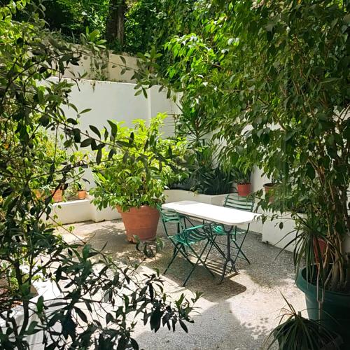 Diocharous garden apartment, Athen