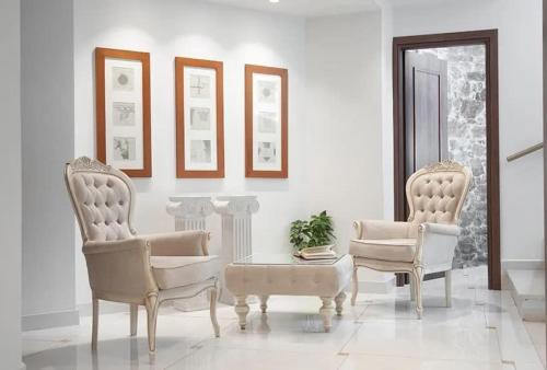 Beautiful & Modern 1BR Suite Near Tsokri Square - image 7