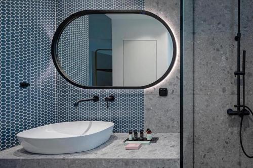 Stunning and Ideal 2BR Suite with Acropolis View - image 11