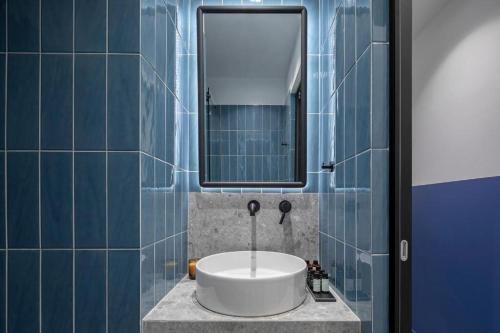 Stunning and Ideal 2BR Suite with Acropolis View - image 12