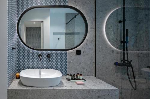 Stunning and Ideal 2BR Suite with Acropolis View - image 13