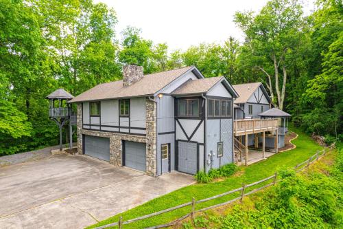 Maggie Valley Home with Impeccable Mountain Views! in Maggie Valley, USA