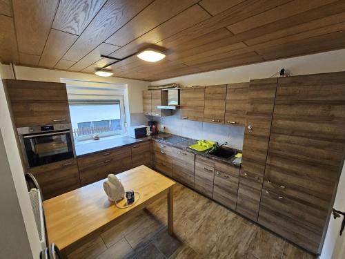 AN DER WASSERBURG Ganzes, modern eingerichtetes Haus in 53919 Weilerswist-Metternich mit 6 Zimmern und 8 Betten Nahe Phantasialand Köln Messe AN DER WASSERBURG Ganzes, modern eingerichtetes Haus in 53919 Weilerswist-Metternich mit 6 Zimmern und 8 Betten Nahe Phantasialand Köln Messe