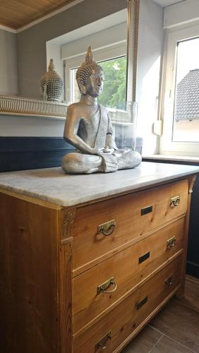 AN DER WASSERBURG Ganzes, modern eingerichtetes Haus in 53919 Weilerswist-Metternich mit 6 Zimmern und 8 Betten Nahe Phantasialand Köln Messe AN DER WASSERBURG Ganzes, modern eingerichtetes Haus in 53919 Weilerswist-Metternich mit 6 Zimmern und 8 Betten Nahe Phantasialand Köln Messe