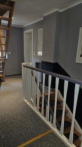 AN DER WASSERBURG Ganzes, modern eingerichtetes Haus in 53919 Weilerswist-Metternich mit 6 Zimmern und 8 Betten Nahe Phantasialand Köln Messe AN DER WASSERBURG Ganzes, modern eingerichtetes Haus in 53919 Weilerswist-Metternich mit 6 Zimmern und 8 Betten Nahe Phantasialand Köln Messe