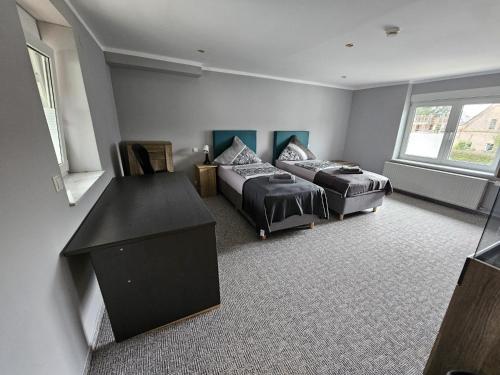 AN DER WASSERBURG Ganzes, modern eingerichtetes Haus in 53919 Weilerswist-Metternich mit 6 Zimmern und 8 Betten Nahe Phantasialand Köln Messe AN DER WASSERBURG Ganzes, modern eingerichtetes Haus in 53919 Weilerswist-Metternich mit 6 Zimmern und 8 Betten Nahe Phantasialand Köln Messe