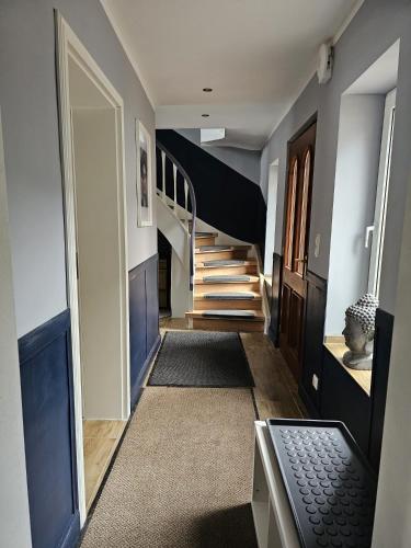 AN DER WASSERBURG Ganzes, modern eingerichtetes Haus in 53919 Weilerswist-Metternich mit 6 Zimmern und 8 Betten Nahe Phantasialand Köln Messe AN DER WASSERBURG Ganzes, modern eingerichtetes Haus in 53919 Weilerswist-Metternich mit 6 Zimmern und 8 Betten Nahe Phantasialand Köln Messe