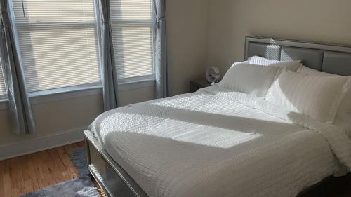 OoohLaLa! 2 Beds and 2 Full Baths w/Free Parking