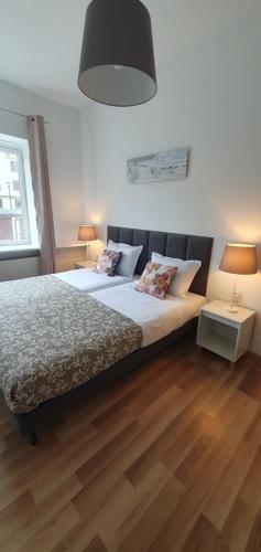 2 twin beds