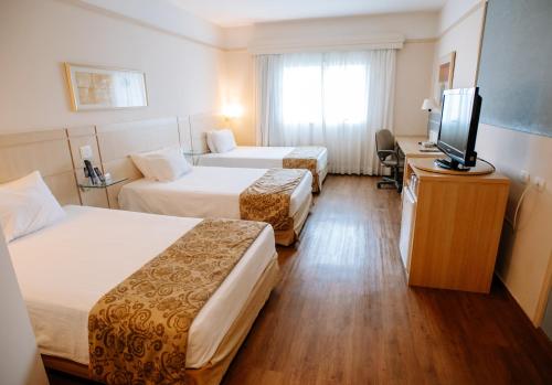 3 twin beds