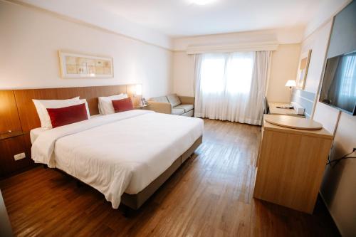 561148283 Comfort Suites Londrina