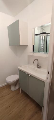 Bathroom, Appartement cosy plein centre in Conches-en-Ouche