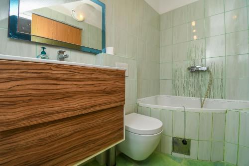 One-Bedroom Apartment image 1