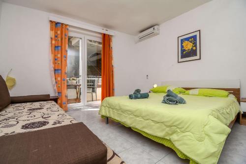 One-Bedroom Apartment image 2
