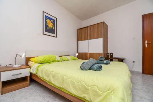 One-Bedroom Apartment image 3