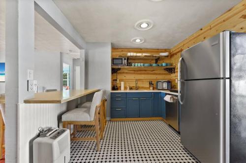 Cocina, 10 min Lido Key Beach ~Coastal Cabana Hideout in Central Cocoanut